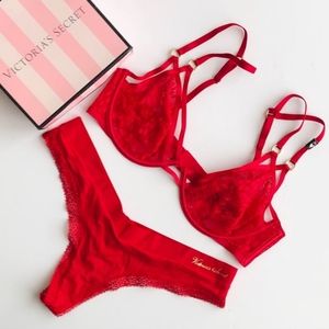 38C/XL Victoria’s Secret red lingerie set